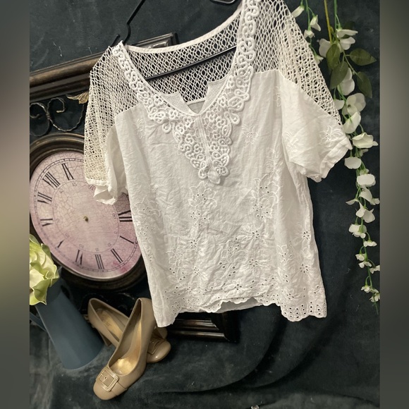 ✨🎀VINTAGE TENDENCY BLOUSE🎀✨ - Picture 2 of 8